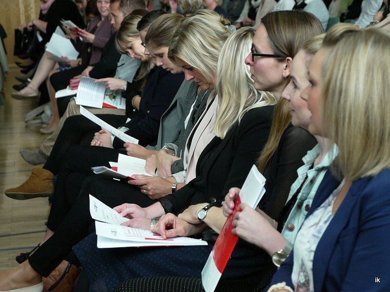 Verbeamtung von &uuml;beer 350 Lehrerinnen und Lehrern