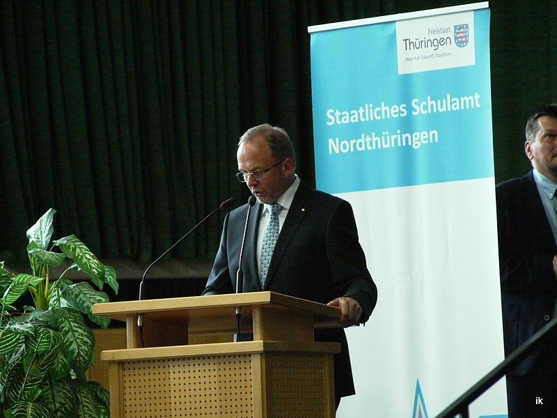 Verbeamtung von &uuml;beer 350 Lehrerinnen und Lehrern