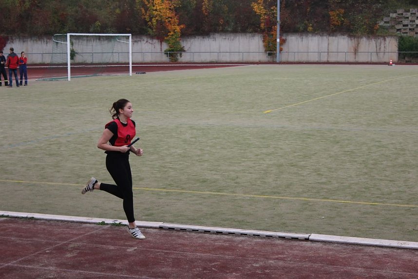 Leistungsspange von jungen Feuerwehrleuten erk&auml;mpft