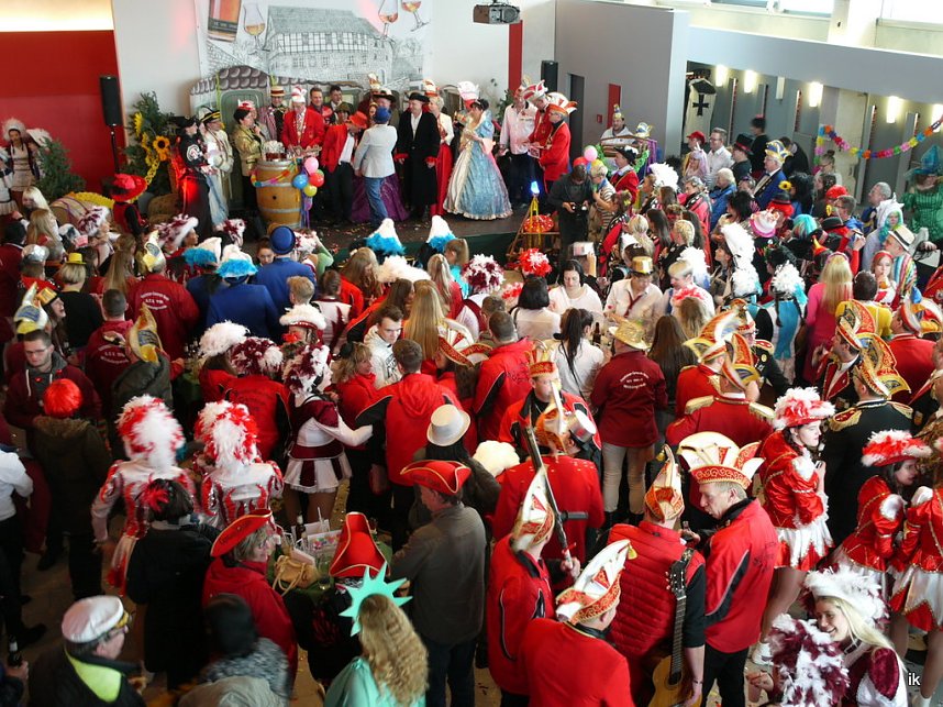 Empfang im Foyer am Rosenmontag