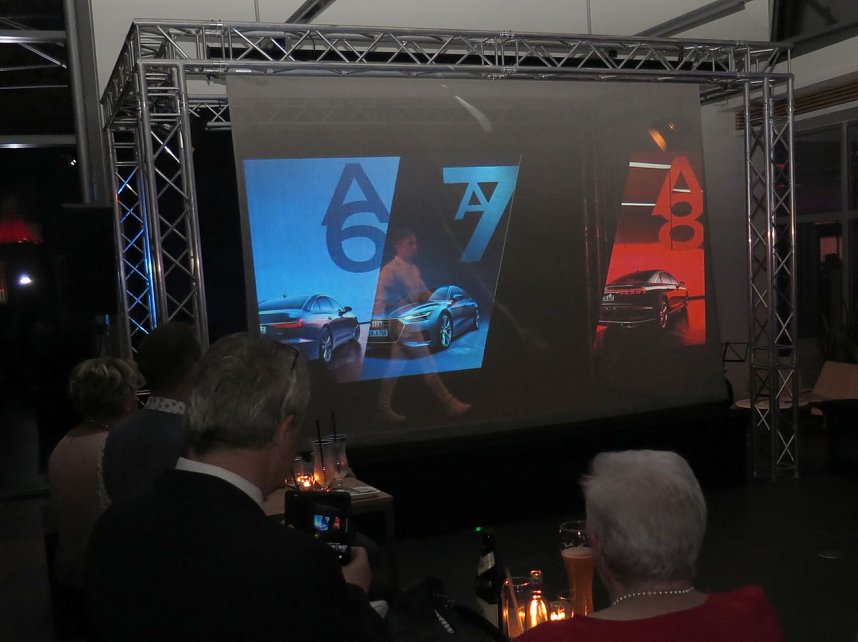 Live-Cooking, Hologramm und neue Autos