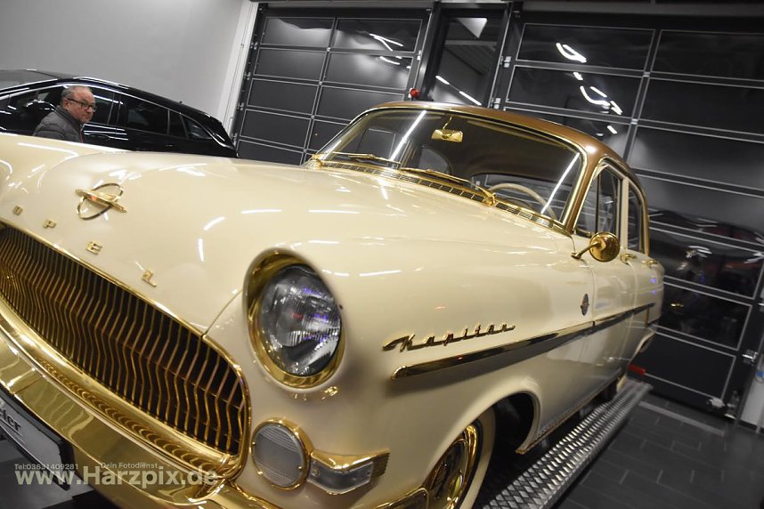 H&uuml;ttengaudi bei Autohaus Peter