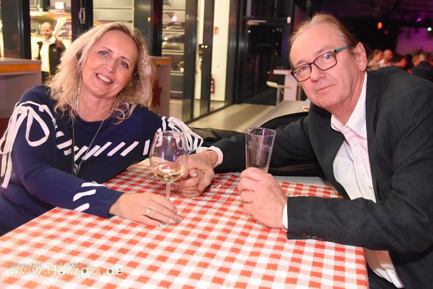 H&uuml;ttengaudi bei Autohaus Peter