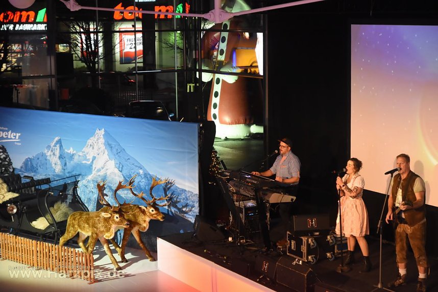 H&uuml;ttengaudi bei Autohaus Peter