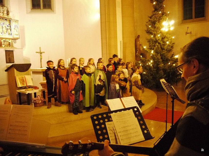 Elisabeth-Spiel in der Kirche