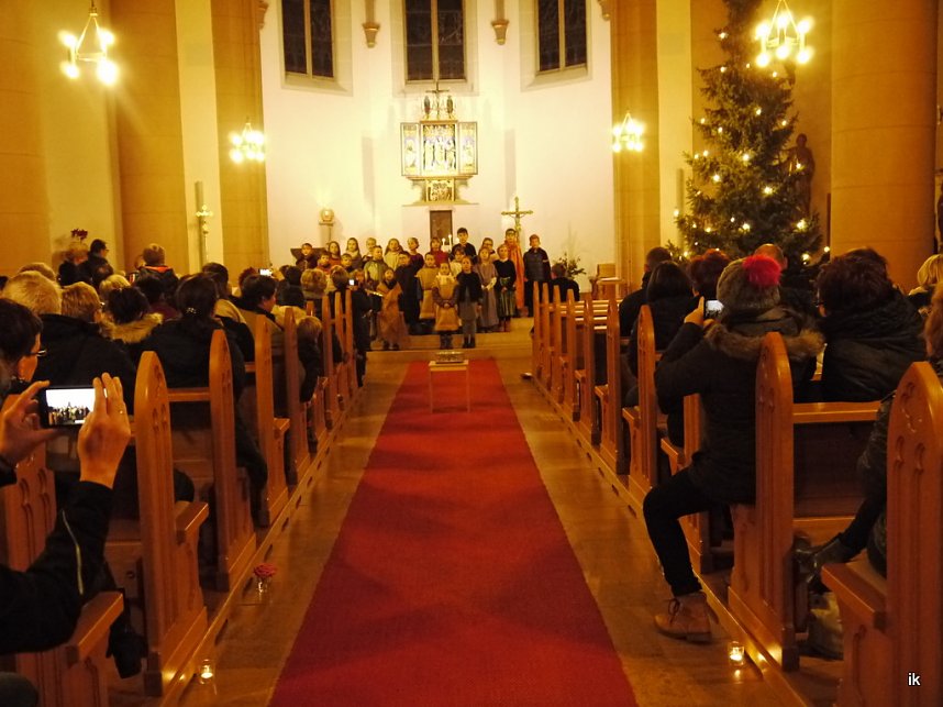 Elisabeth-Spiel in der Kirche