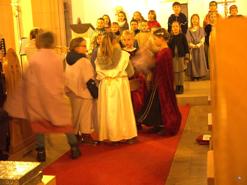 Elisabeth-Spiel in der Kirche