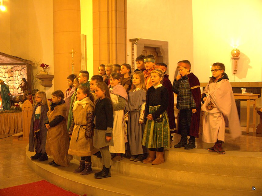 Elisabeth-Spiel in der Kirche