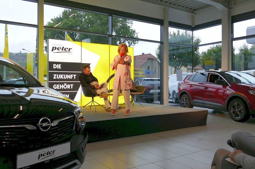 Marijke Amado begeisterte im Autohaus Peter mit lecker Abend