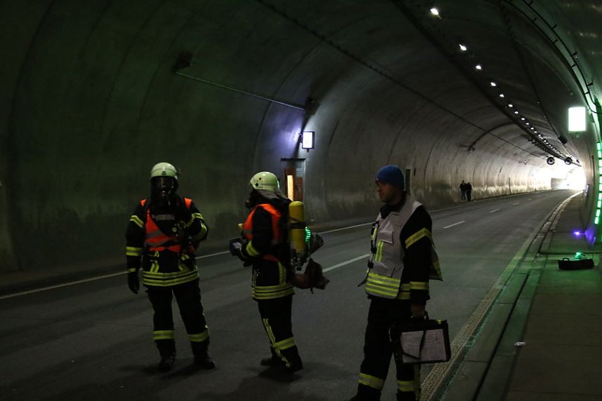 Gro&szlig;&uuml;bung im H&ouml;llbergtunnel