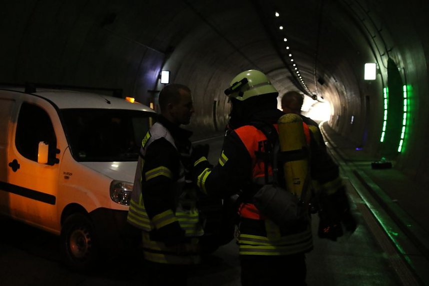 Gro&szlig;&uuml;bung im H&ouml;llbergtunnel
