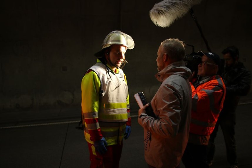Gro&szlig;&uuml;bung im H&ouml;llbergtunnel