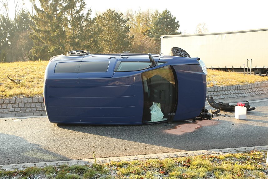 Mit zwei Promille auf Kreisel aufgefahren
