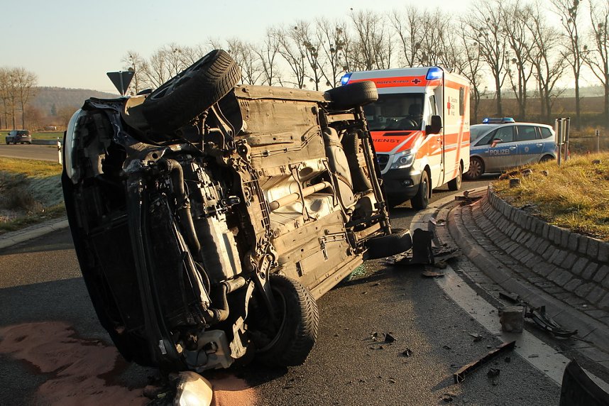 Mit zwei Promille auf Kreisel aufgefahren