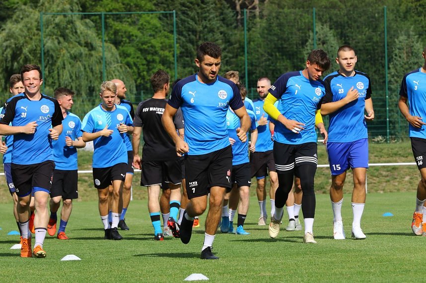 Trainingsauftakt des Oberliga-Kaders im AKS