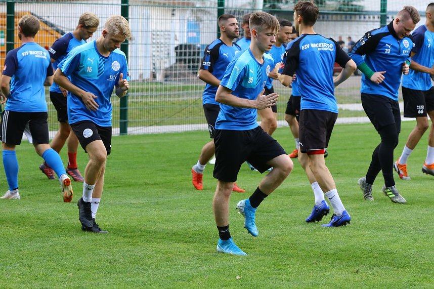 Trainingsauftakt des Oberliga-Kaders im AKS