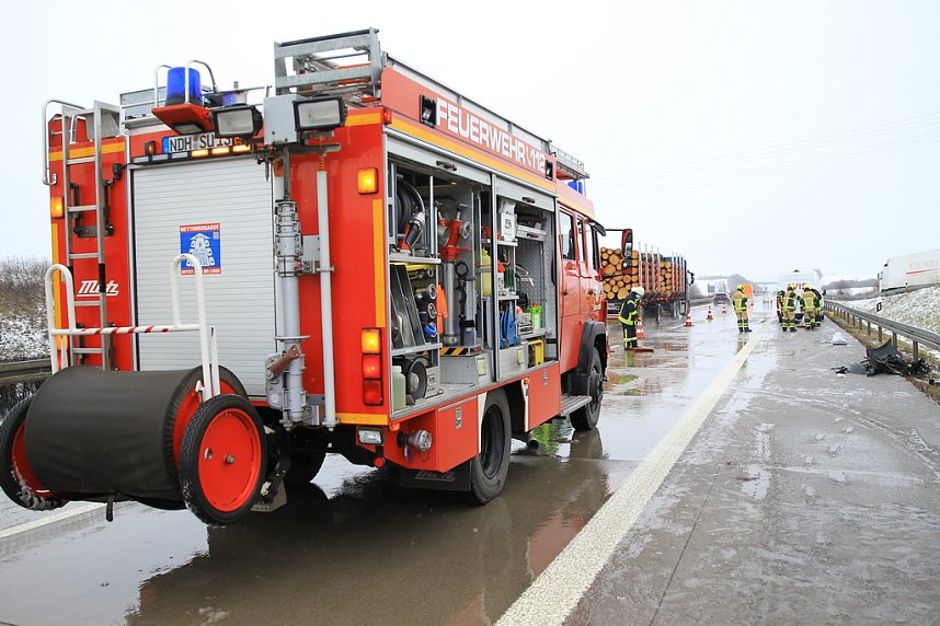 Transporter in der Mittelleitplanke
