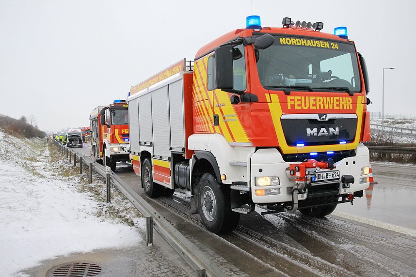 Transporter in der Mittelleitplanke