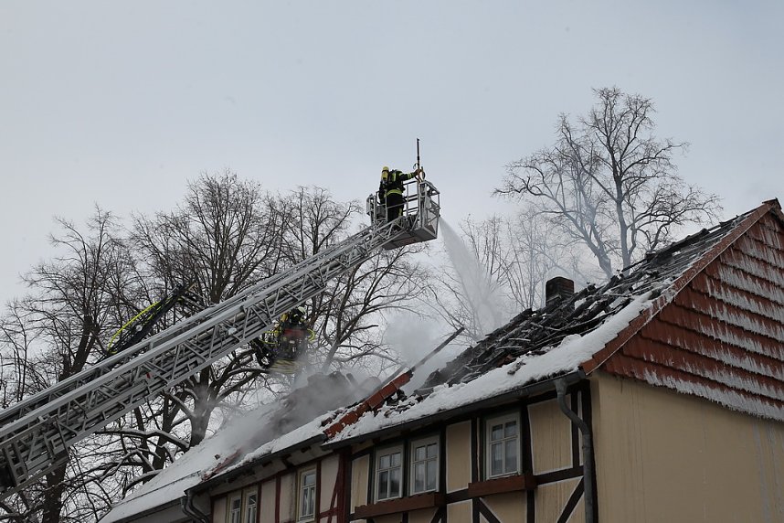 Dachstuhlbrand griff auf Nachbarh&auml;user &uuml;ber