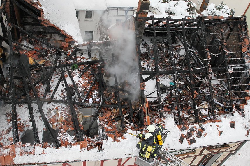 Dachstuhlbrand griff auf Nachbarh&auml;user &uuml;ber