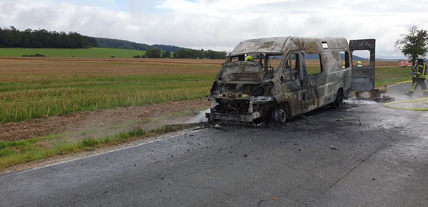Das vollst&auml;ndig ausgebrannte Wohnmobil.