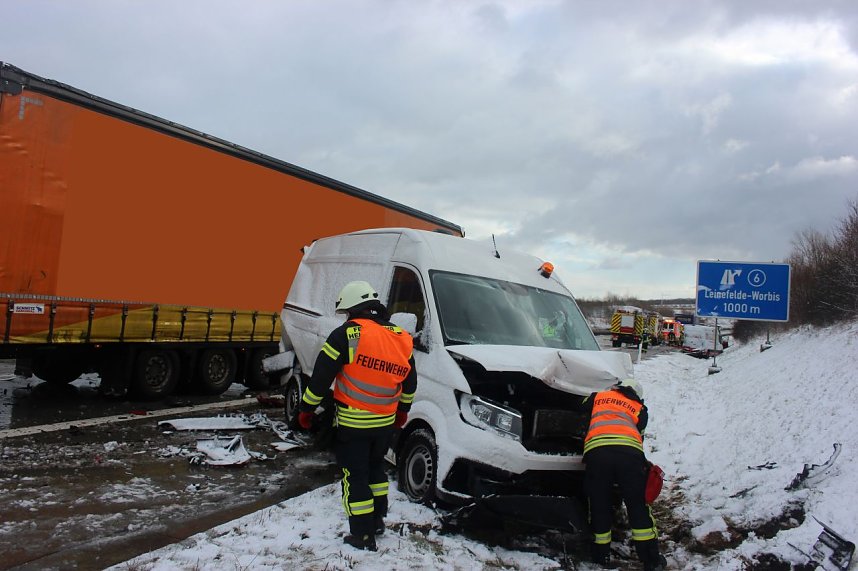 Die Feuerwehr Heiligenstadt musste heute eine Frau aus ihrem Fahrzeug retten