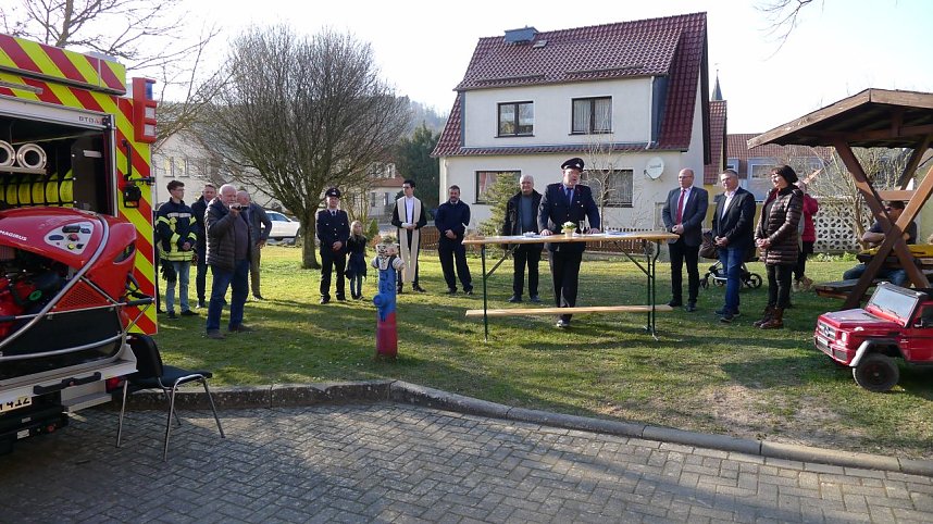 In Kallmerode freuten sich die Kameraden der Feuerwehr &uuml;ber ihr neues Einsatzfahrzeug