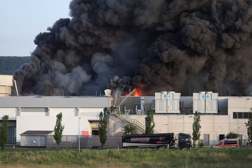 Erste Fotos vonden L&ouml;scharbeiten