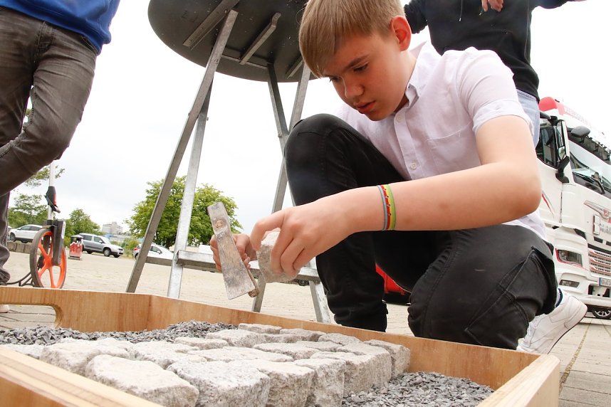 An der Lessing-Schule wurde gestern die dritte Runde des "Tags in der Praxis" mit einer Berufsmesse eingel&auml;utett