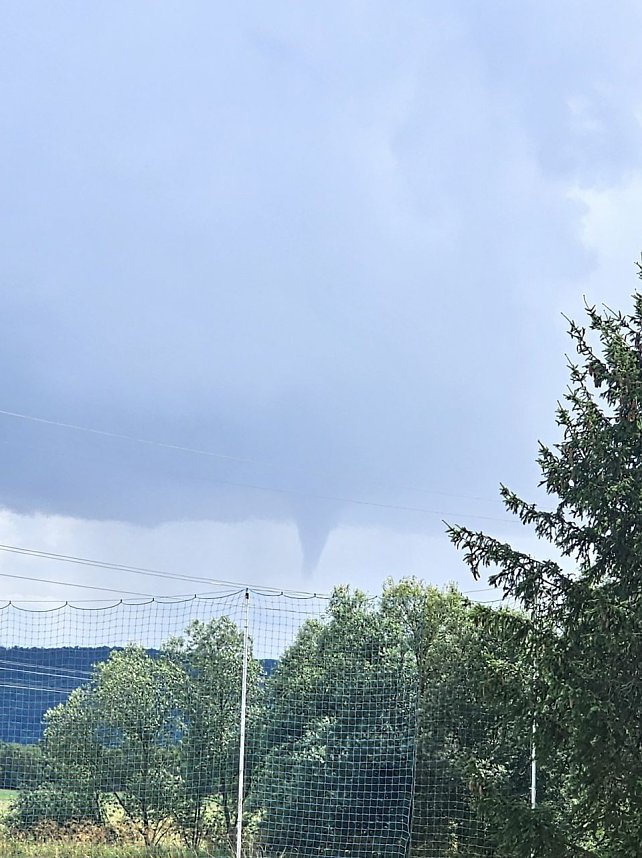Trichterwolke &uuml;ber der Hainleite