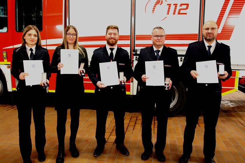 Ehrungen f&uuml;r die Feuerwehrleute