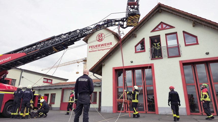Feuerwehr trainiert Absturzsicherung