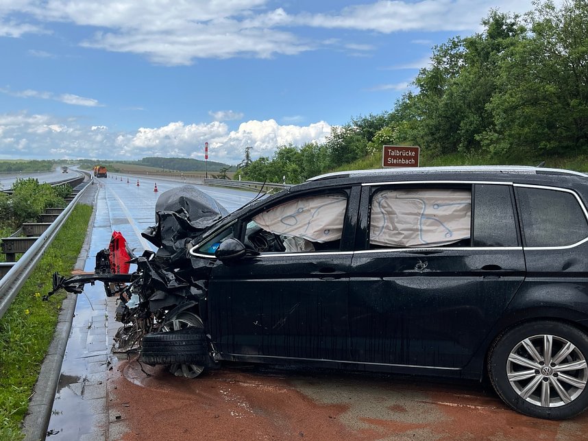 Unfall mit hohem Sachschaden auf der A38 