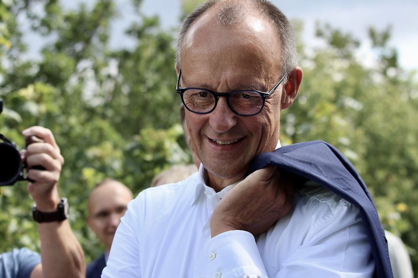 Friedrich Merz (CDU) besucht Baumkronenpfad im Nationalpark Hainich