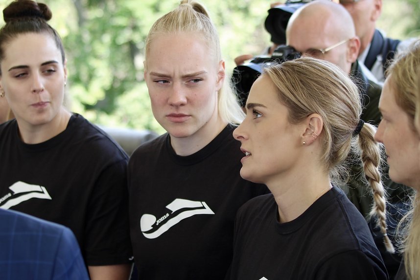 Friedrich Merz besucht Baumkronenpfad im Nationalpark Hainich