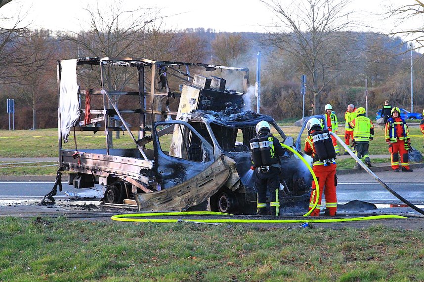 LKW brannte auf der Autobahn-Rastst&auml;tte