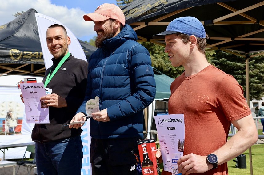 Stolze Sieger der 44. Harzquerung auf dem Treppchen