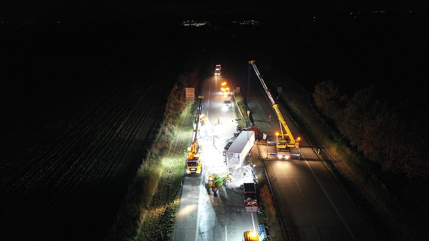 LKW-Unfall auf der Autobahn 38