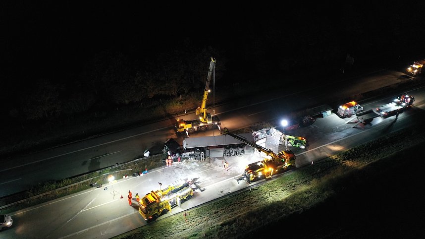 LKW-Unfall auf der Autobahn 38