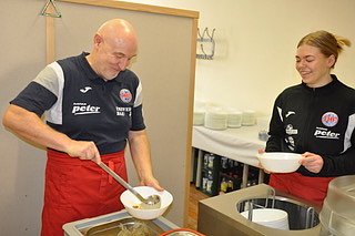 THC servierte im "Restaurant des Herzens"