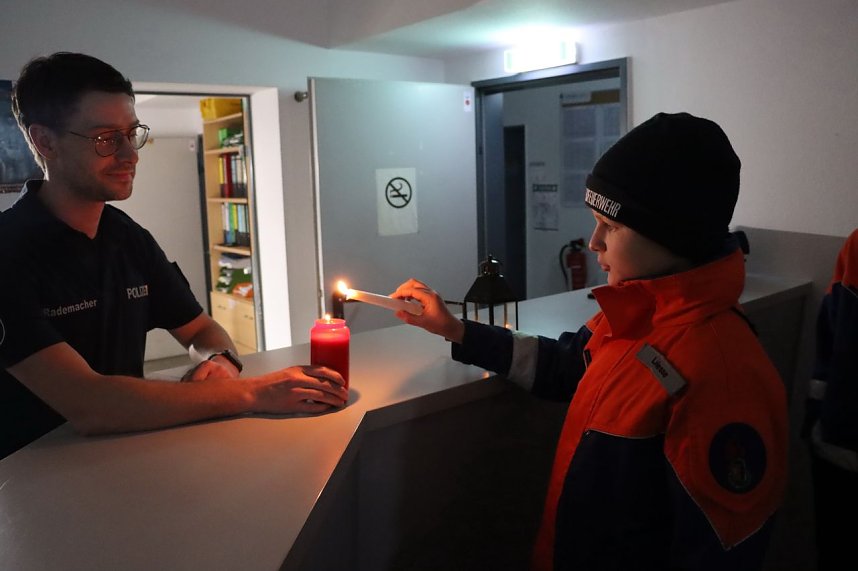 Das Friedenslicht ist in Heiligenstadt angekommen und wurde weiter verteilt