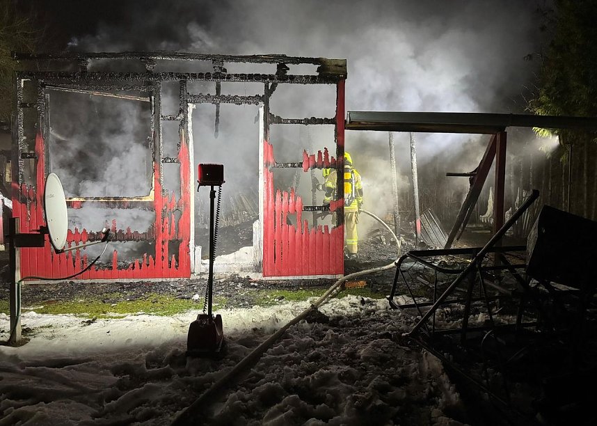 Gartenlaube in Brand geraten