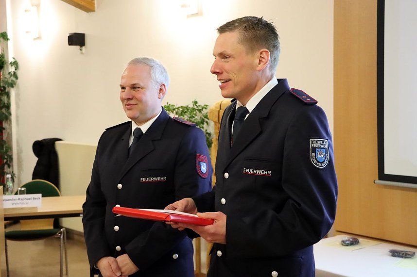 Bef&ouml;rderungen f&uuml;r Feuerwehrleute in Heiligenstadt.