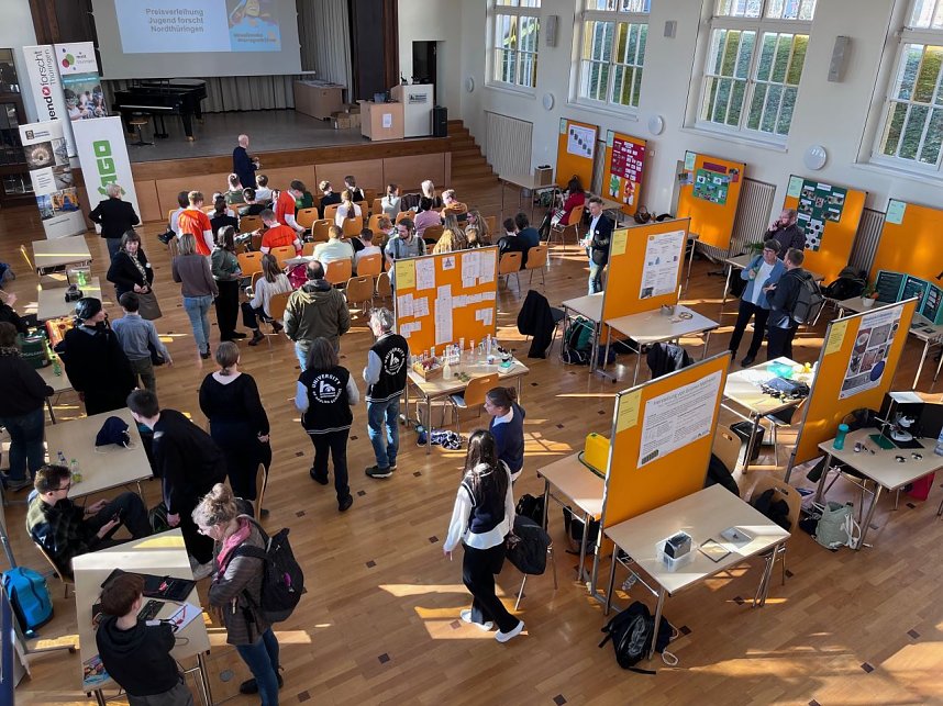 Beim Regionalentscheid "Jugend forscht" in der Mensa in der Nordh&auml;user Fachhochschule. 