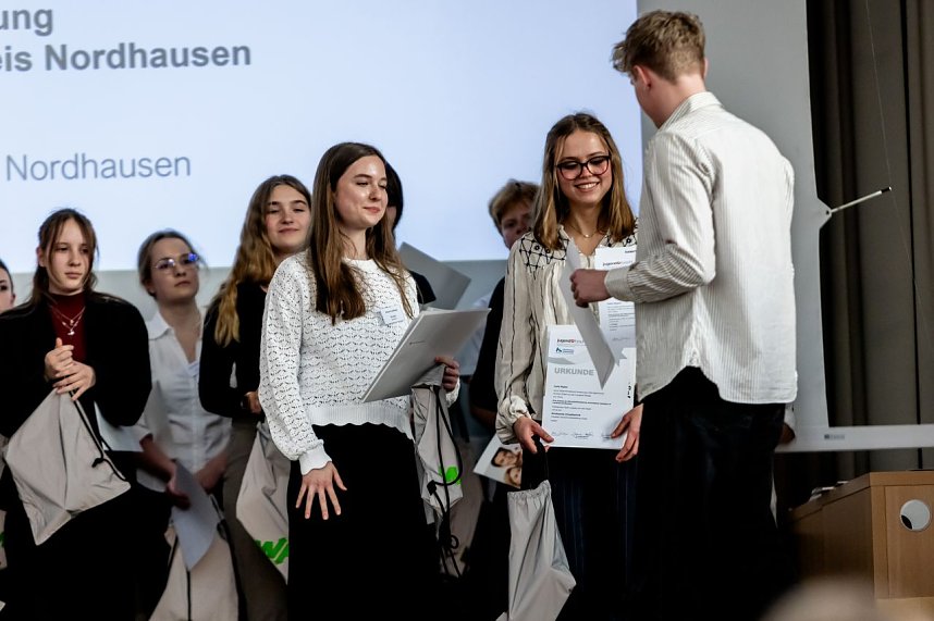 Jugend forscht im Audimax der Hochschule Nordhausen. 