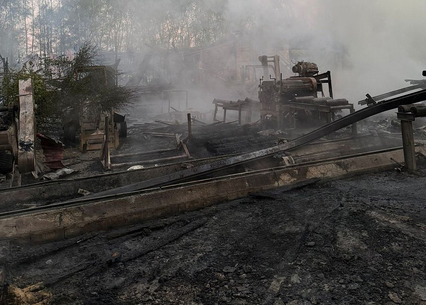Die Ruine der Holzlagerhalle. 