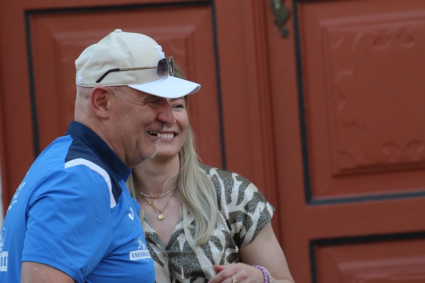 Fans und Cheftrainer des Th&uuml;ringer HC Herbert M&uuml;ller verabschieden neun Spitzenhandballerinnen in Bad Langensalza