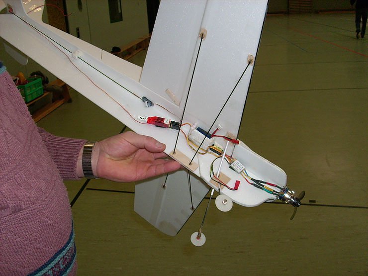 Indoor-Modellflugzeug technik