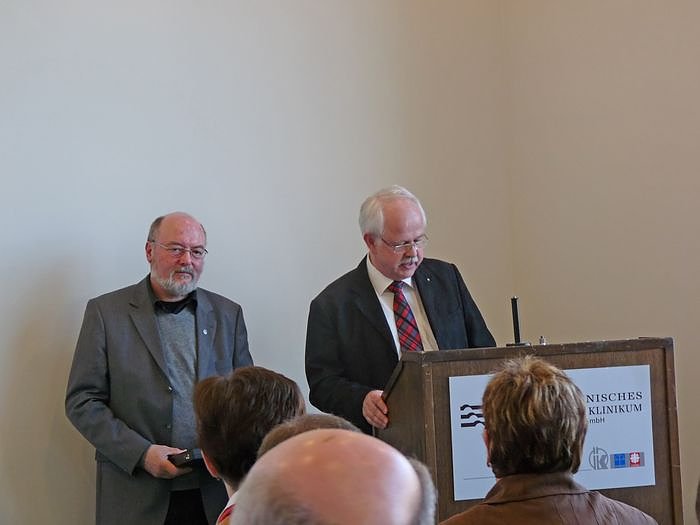 Bald erste Patienten